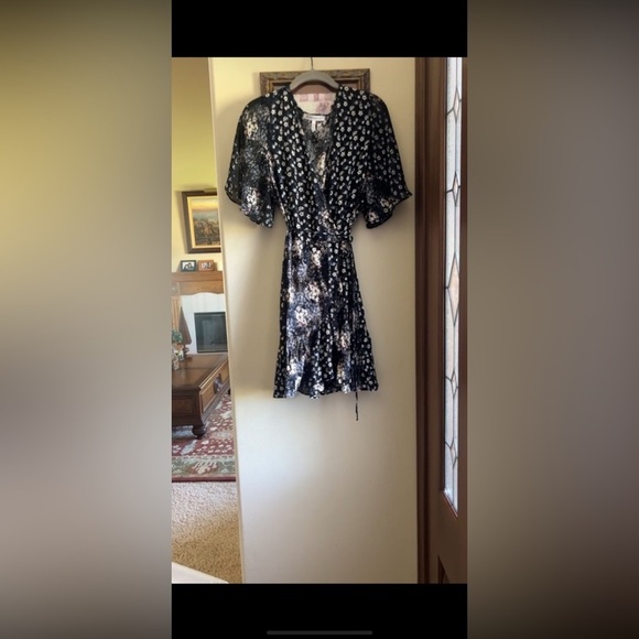 NWOT BCBGENERATION Dress - Picture 4 of 6